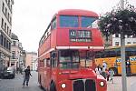 FOTO č. 1 Anglie? Kdepak. Asi není těžké poznat, kde londýnský double–decker stojí