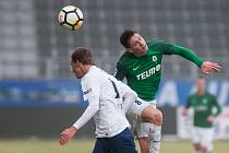 Čtvrtfinálový zápas českého fotbalového poháru - MOL Cupu mezi týmy FK Jablonec a 1. FC Slovácko se odehrál 7. března na stadionu Střelnice v Jablonci nad Nisou. Na snímku zleva Josef Divíšek a Lukáš Masopust.