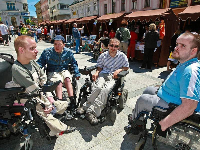 Den zdravotně postižených na Mírovém náměstí v Jablonci se konal ve středu 16. června.