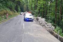 Nález podezřelého předmětu uzavřel silnici u Poniklé.