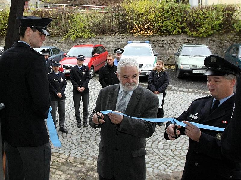 Ve zrekonstruované budově Policie ČR v Tanvaldě ve čtvrtek otevřeli Kontaktní a koordinační centrum pro styk s občany.