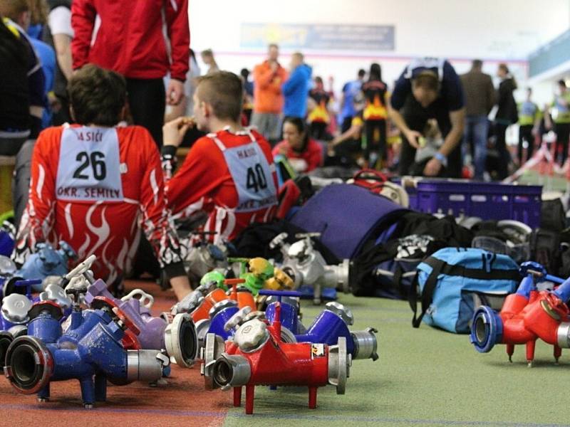 HASIČI odstartovali sezonu závodů požárního sportu. Do Jablonce přijeli  i zástupci Slovenska a  Polska. 