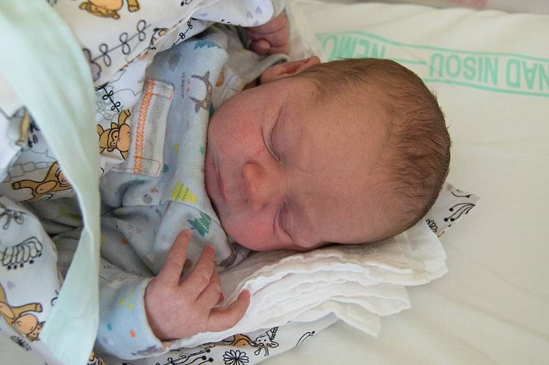 TOMÁŠ VYSKOČIL se narodil ve středu 20. prosince v jablonecké porodnici mamince Jessice Regnerové z Liberce. Měřil 49 cm a vážil 3,12 kg.