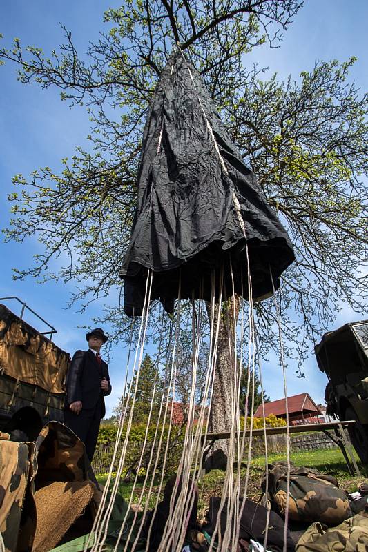 Odhalení pomníku Čestmíru Šikolovi v Malé Skále