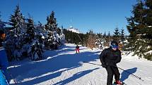 Do regionu zamířili lidé ze středních Čech i cizinci. Rušno bylo i ve skiareálu Ještěd. 