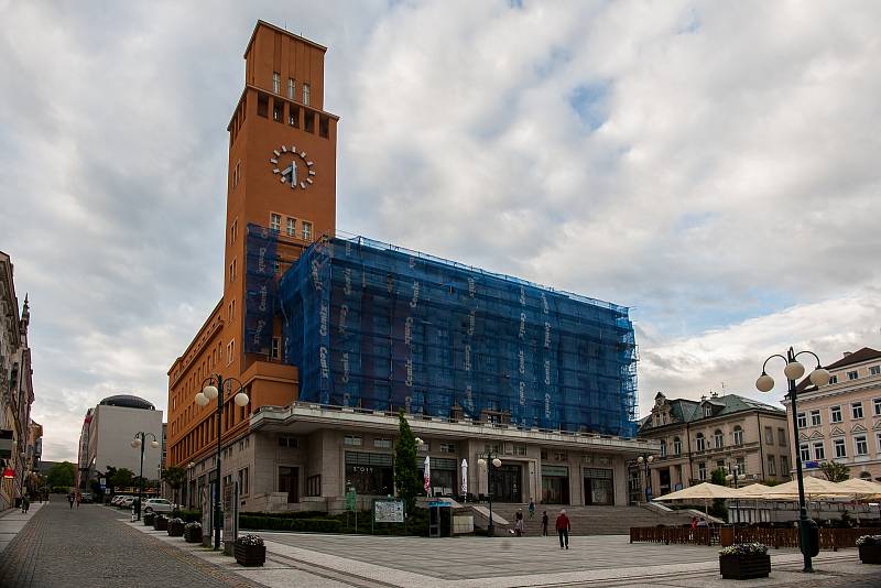 Budova Magistrátu města Jablonec nad Nisou na snímku z 9. května.