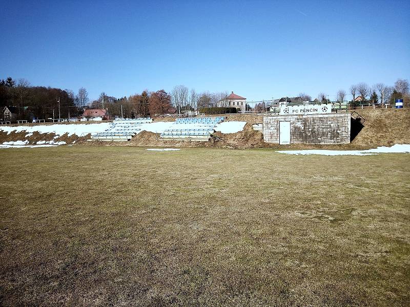 Tribuna stadionu v Pěnčíně