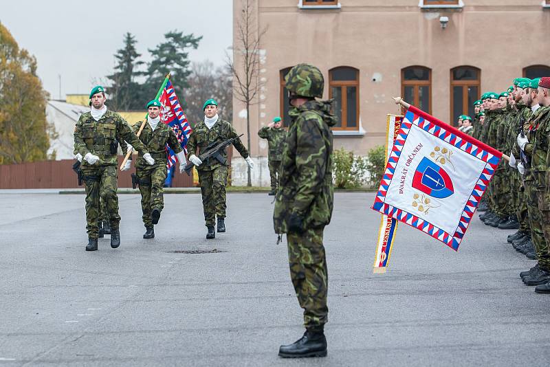 Příslušníci 31. pluku radiační, chemické a biologické ochrany z Liberce uctili 10. listopadu u příležitosti Dne válečných veteránů památku padlých kolegů.