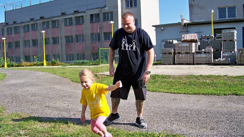 Ve střežené části Věznice Rýnovice proběhl celodenní projekt Mezinárodního vězeňského společenství s názvem Den s dítětem.