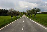 Další okresní silnice v Libereckém kraji se dočkají opravy.