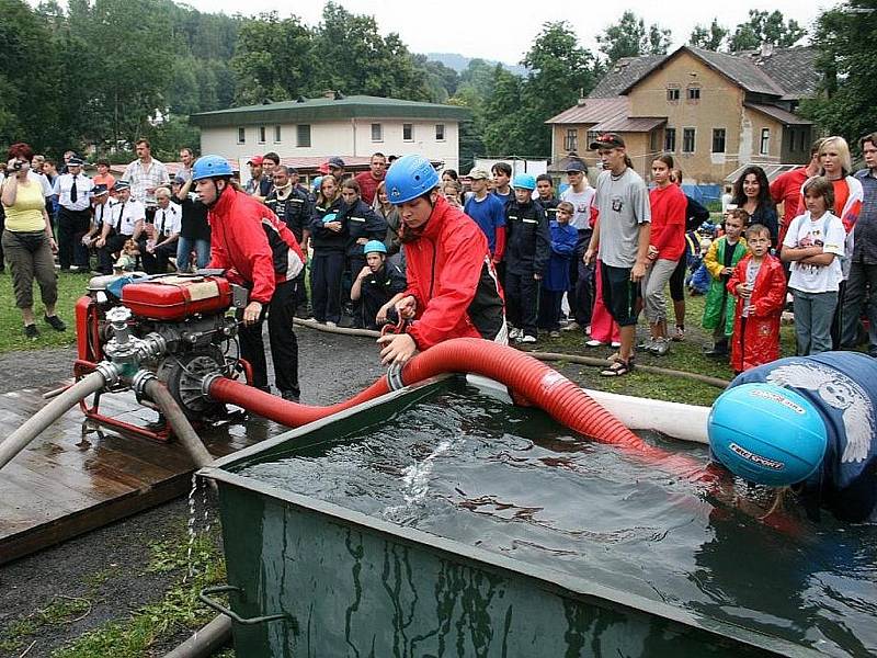 Sbor dobrovolných hasičů Zlatá Olešnice. Vodu vpřed.