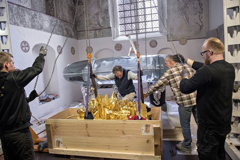 Sarkofág pro kryptu budoucího hrobu dánské královny Margrethe II. v Katedrále Roskilde dle návrhu předního dánského sochaře Bjoerna Norgaarda vytvořili skláři ve Studiu skleněné plastiky Lhotský v Železném Brodě.