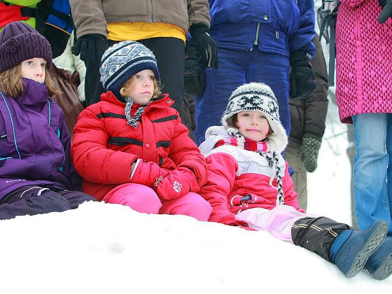 První startovní výstřel letošní Jizerské 50 v Bedřichově odstartoval v pátek jednu hodinu po poledni závod na 30 km, nazvaný Bedřichovská 30.