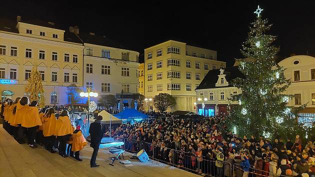 Rozsvícení vánočního stromu v Jablonci v roce 2022.