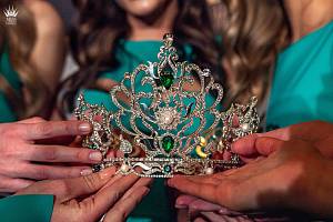 Vítězka finále Miss Czech republic získá korunky královny krásy, která vznikla v jablonecké společnosti Šenýr Bijoux.