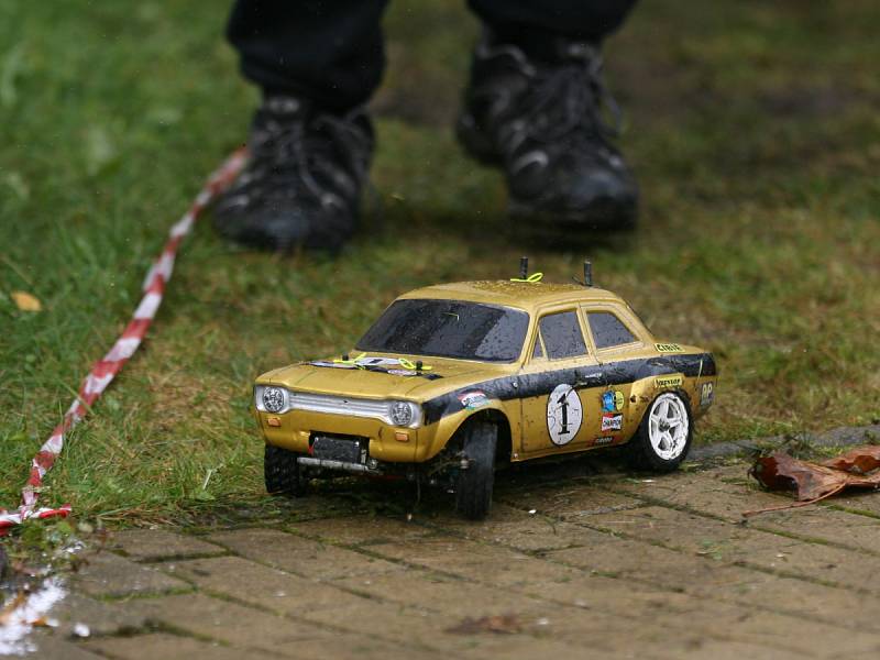 Minulou neděli se okolo městské haly v Jablonci jezdila rally RC modelů. 