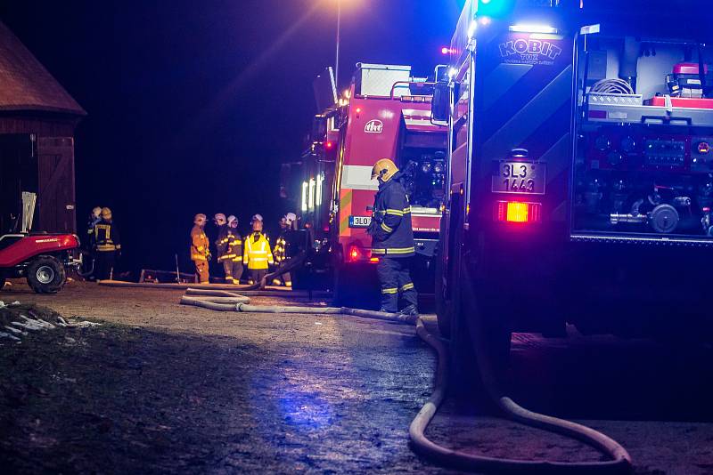 Hasiči zasahovali 17. listopadu u požáru Šámalovy chaty v Bedřichově na Jablonecku.