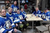 Za svým týmem jabloneckých Vlků jezdí fanoušci i na zápasy II. ligy, které hrají na ledě soupeřů.