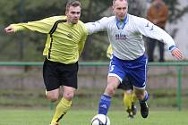 Fotbalisté Chrastavy (ve žlutém) porazili Mšeno B 3:1 a upevnili si vedení v I. A třídě.