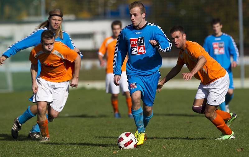 Fotbalisté Hodkovic (v modrém) doma nestačili na Kokonín, který zaslouženě vyhrál 4:1.