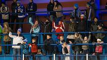 Zápas 40. kola 2. ligy ledního hokeje skupiny Západ se odehrálo 14. února na zimním stadionu v Jablonci nad Nisou. Utkaly se týmy HC Vlci Jablonec nad Nisou a HC Děčín. Na snímku jsou fanoušci Jablonce.
