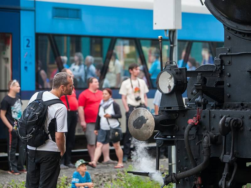 Do Tanvaldu dojela 100 let stará parní lokomotiva. Zůstane tu až do 3. července. 