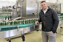 V pivovaru Svijany pokřtil novou linku na plechovkové nepasterované pivo hejtman Libereckého kraje Martin Půta a olympijský vítěz a mistr světa v judu Lukáš Krpálek.