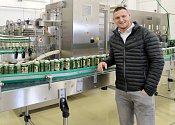 V pivovaru Svijany pokřtil novou linku na plechovkové nepasterované pivo hejtman Libereckého kraje Martin Půta a olympijský vítěz a mistr světa v judu Lukáš Krpálek.