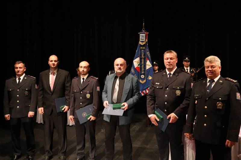 Slavnostní ceremoniál policie v Železném Brodě.