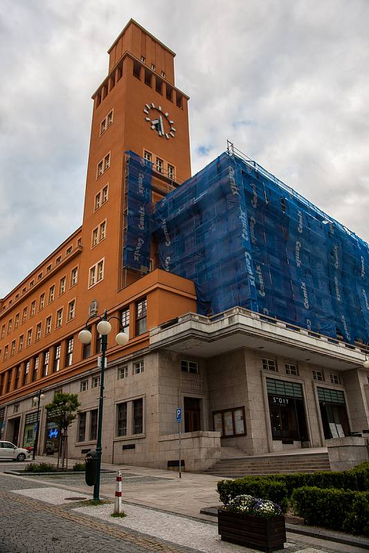 Budova Magistrátu města Jablonec nad Nisou na snímku z 9. května.