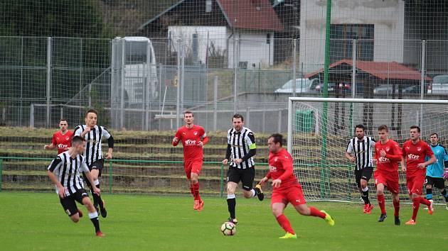 Divize: Mšeno A - Admira Praha 4:1 (2:1). Mšeno – červené dresy.