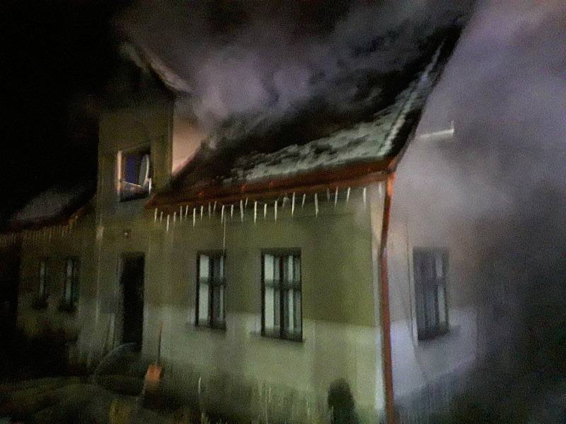 V Líšném hořel rodinný dům.