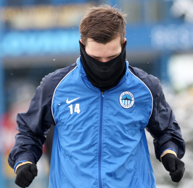 Fotbalisté Mšena (v červeném) porazili v přípravě juniorku Slovanu Liberec 5:4.