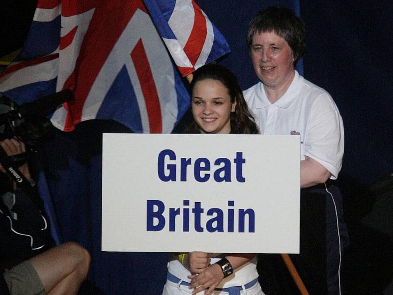 Zahajovací ceremoniál Global Games 2009 byla hodinu a půl trvající interaktivní show. Moderovali Marcela Augustová a Miloš Pecháček. Kromě tanečních vystoupení A styl – Cheerleaders a studia TAKT Liberec, diváci slyšeli i soubor bicích nástrojů Aries.