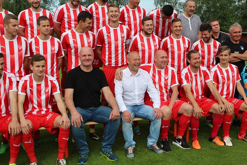 Áčko Jiskry Mšeno vybojovalo pohár divize C a má také nejlepšího střelce Nikolase Daníčka.