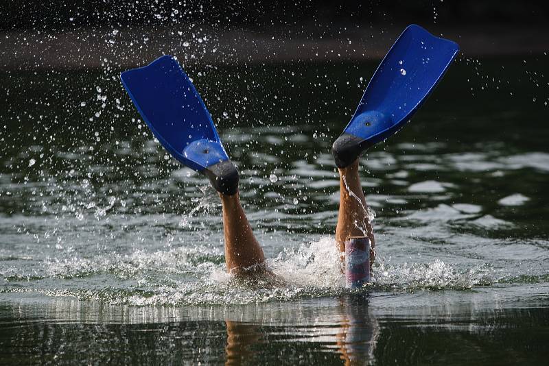 Na jablonecké přehradě Mšeno se v sobotu konal 11. ročník Modelového závodu jednotlivců ve vodní záchraně, zvaný Tvrdošíjní.