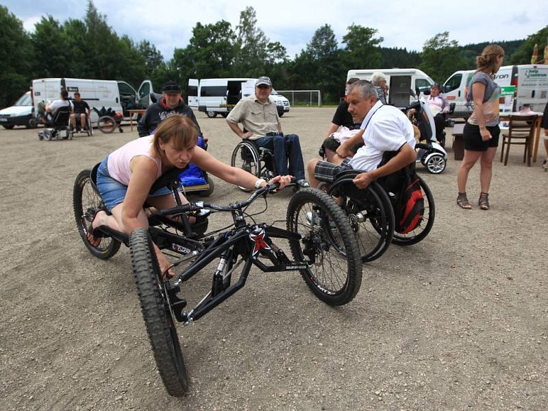 V pátek 13. června se ve Sportovním areálu v Janově nad Nisou u Sokolovny uskutečnilo regionální setkání vozíčkářů.