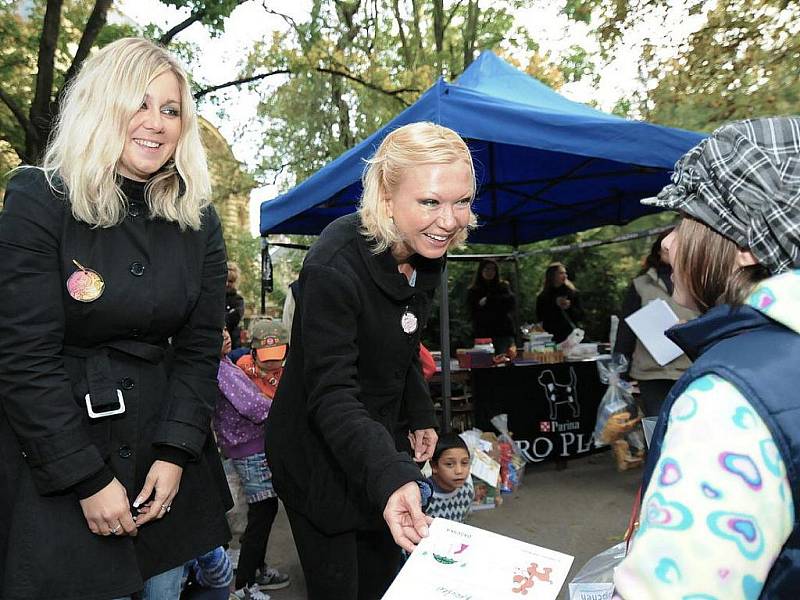 Zpěvačka Klára Kolomazníková usedla v porotě Jabloneckého voříška spolu s pražskou advokátkou Klárou Slámovou. 