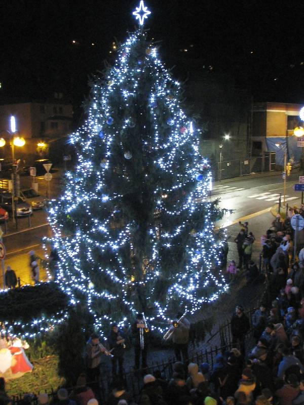 Rozsvícení vánočního stromu v Železném Brodě.