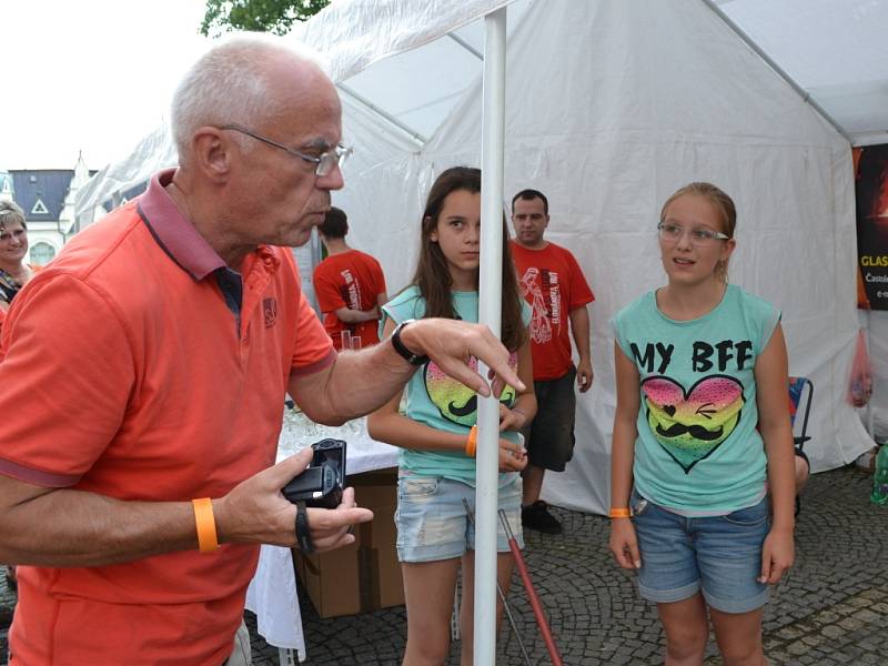 Jablonecké Eurocentrum od čtvrtka hostí třetí ročník prodejní výstavy skla a bižuterie Křehká krása. Na čtyřdeníí akci má svůj stánek 50 výrobců a čtyři sklářské školy. 