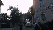  U železniční trati mezi Tanvaldem a Smržovkou na Jablonecku lidé našli v sobotu odpoledne těžce zraněnou ženu. Přiletěl pro ní vrtulník.