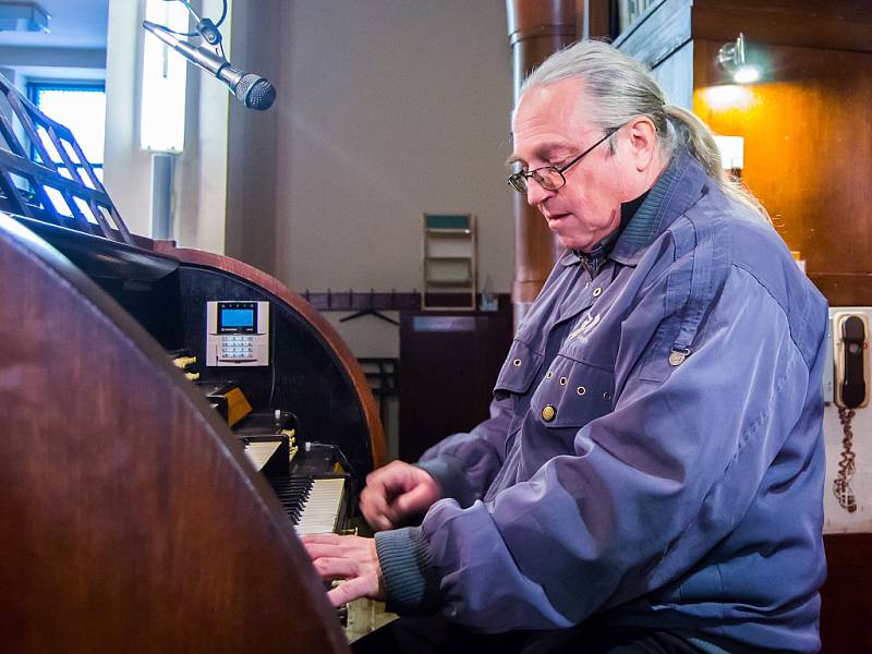 Kampanolog Radek Rejšek z Litoměřické diecéze v kostele Nejsvětějšího Srdce Ježíšova v Jablonci