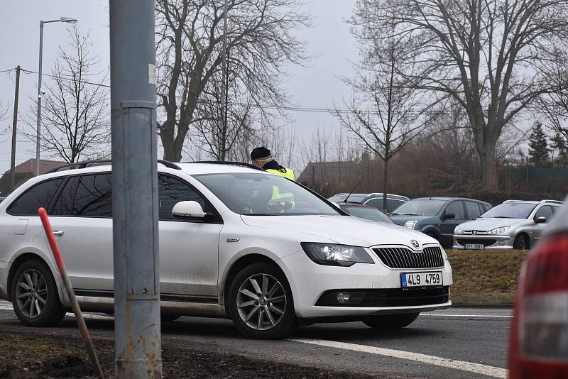 Policisté kontrolují cestující v Libereckém kraji.