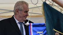 Prezident Miloš Zeman přijel do Jilemnice v doprovodu hejtmana Libereckého kraje Martina Půty. Očekávala je starostka Jana Čechová. 