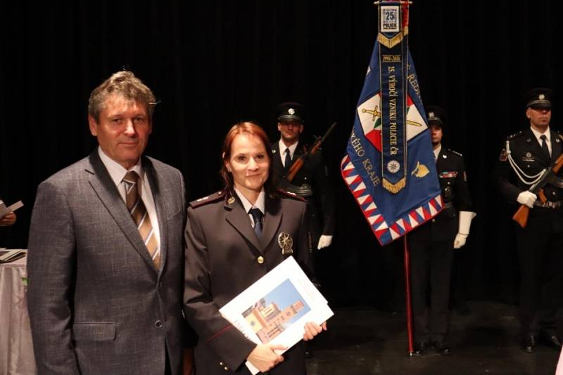 Slavnostní ceremoniál policie v Železném Brodě.