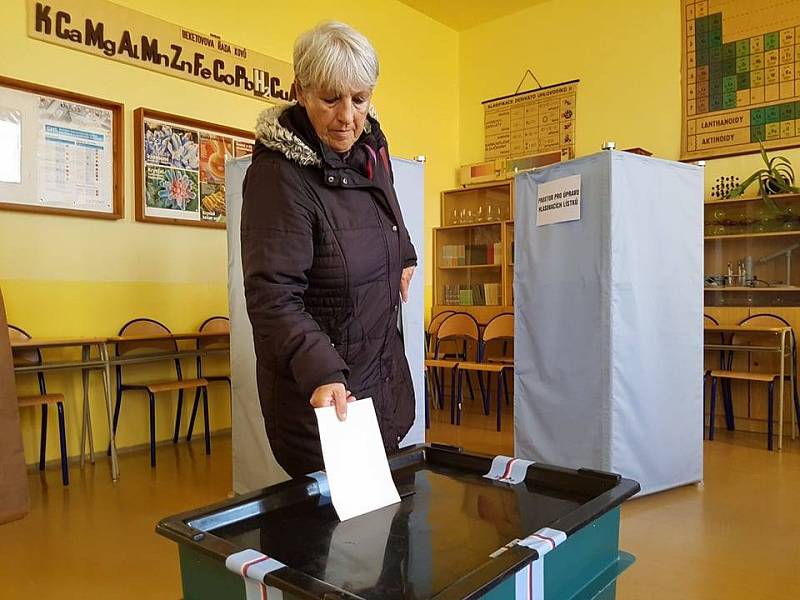 První voliči v Jablonci nad Nisou. 