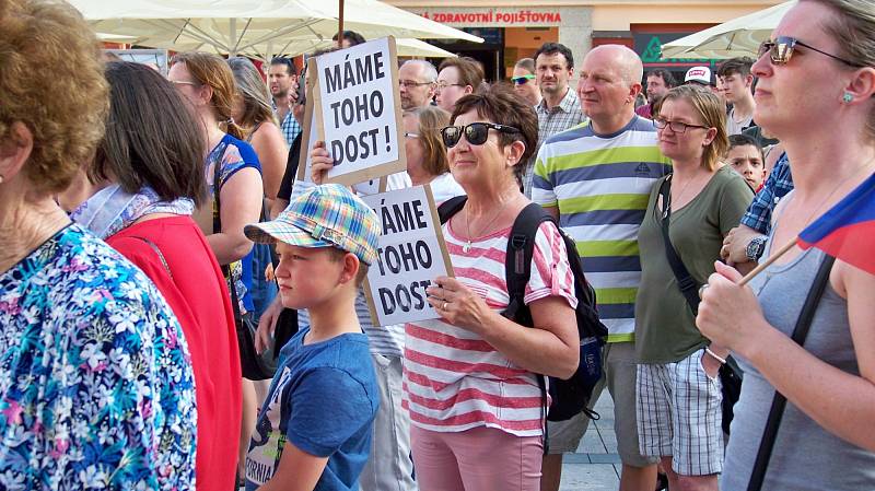 Demonstrace v Jablonci nad Nisou se zúčastnilo necelých šest set lidí.