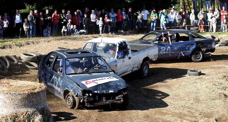 Tanvald v sobotu hostil třetí pokračování již legendárního Autošťouchu. Závodilo přes sedmdesát posádek a diváků přišly na tři tisíce.