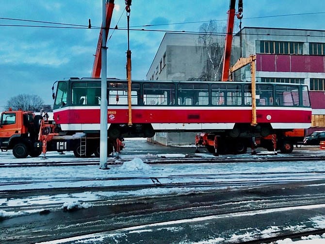 Na Javorníku připravují novou občerstvovnu ve vyřazené tramvaji.