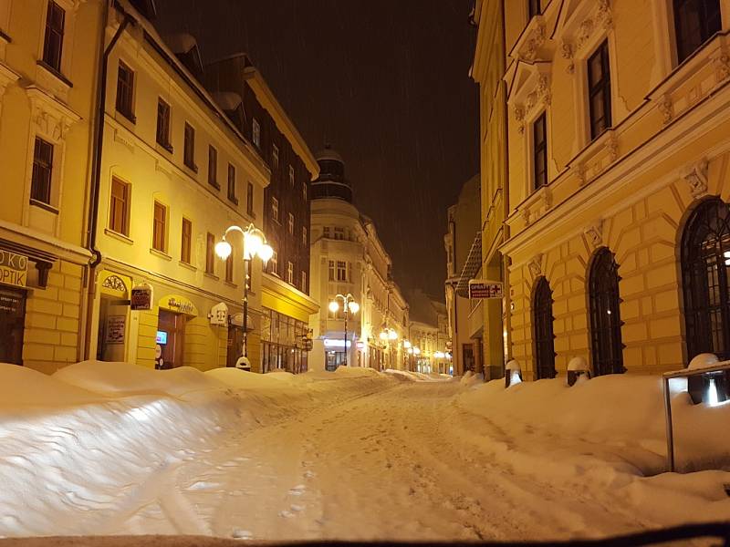 Aktuální situace s úklidem sněhu a sjízdností v Jablonci nad Nisou o půlnoci z 15. na 16. ledna.